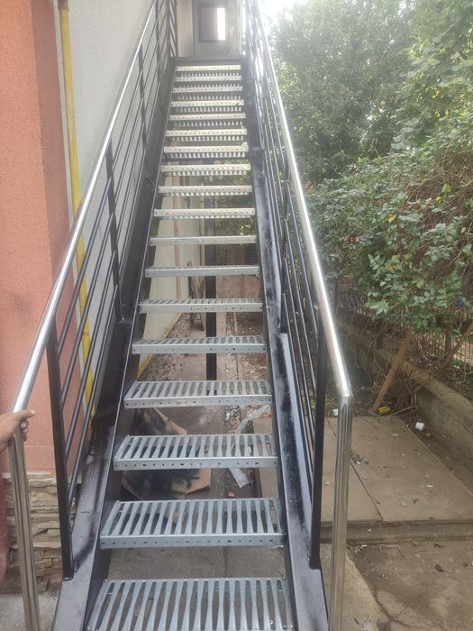 Vindem scări zincate 3
