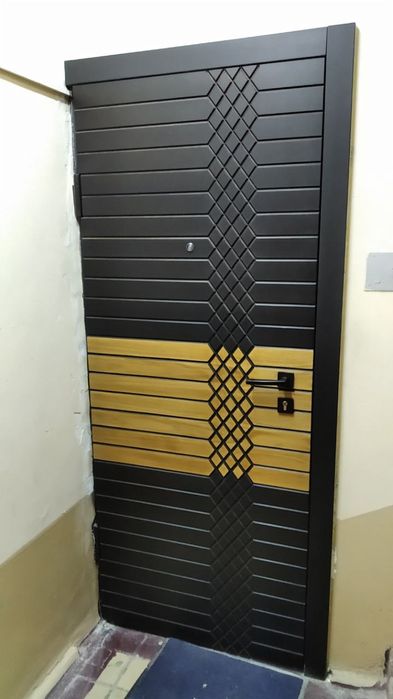 Обшивка железных дверей