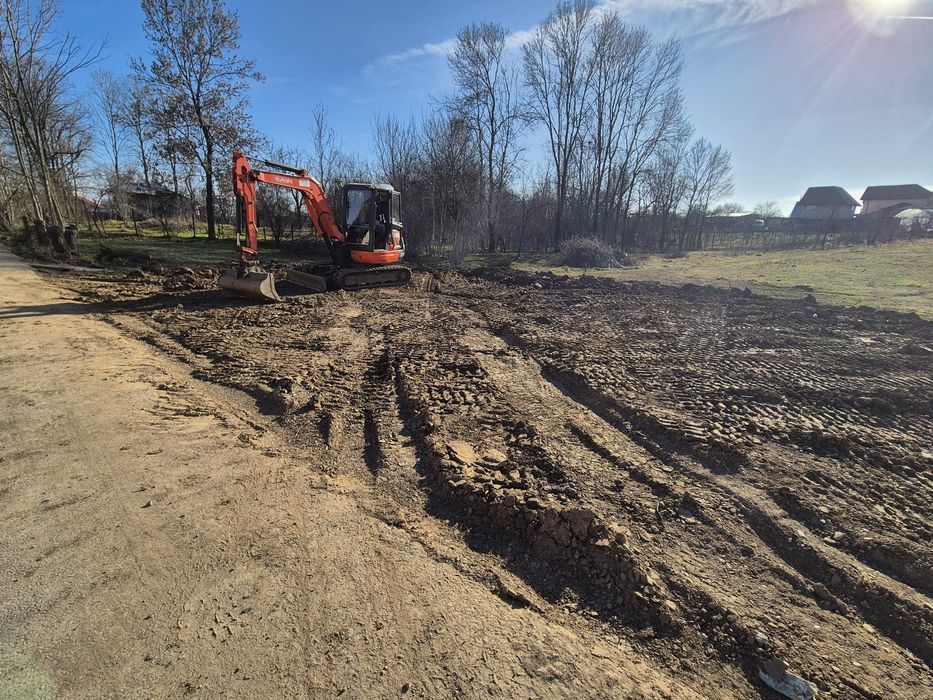 Exexut lucrări cu miniexcavator de 4 tone Aducem agregate la comanda