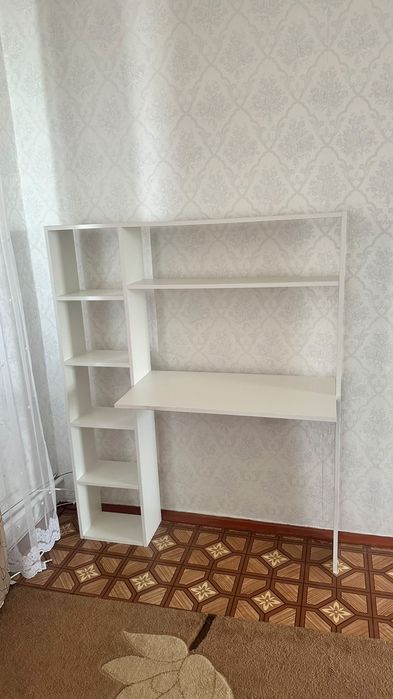 Продам стол с полками