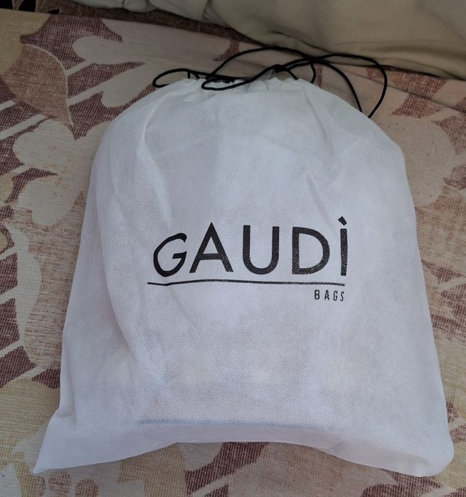 Продавам нова маркова чанта Gaudi