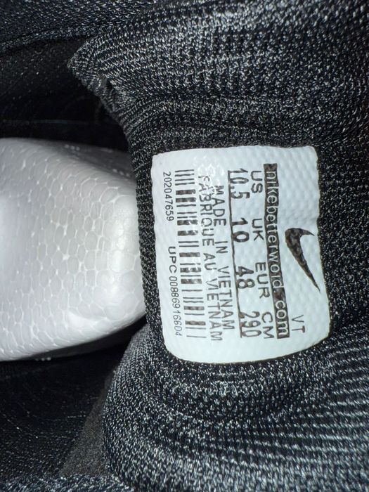 Кроссовки  фирмы NIKE