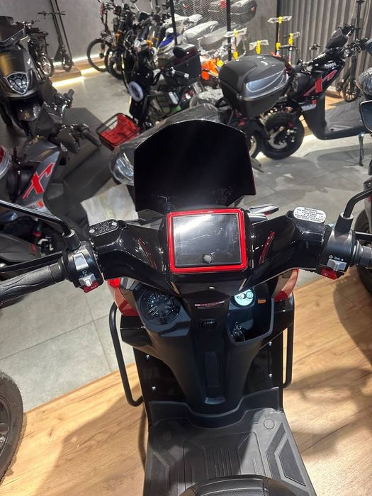 Skutor bor.              .