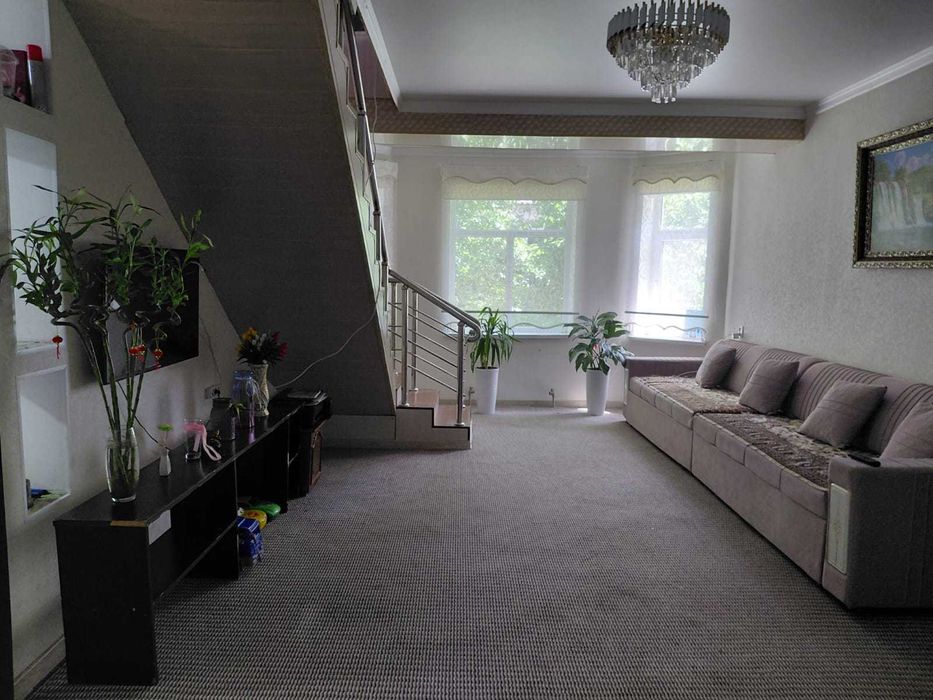 Часть дома · 6 комнат · 210 м² · 8 сот.