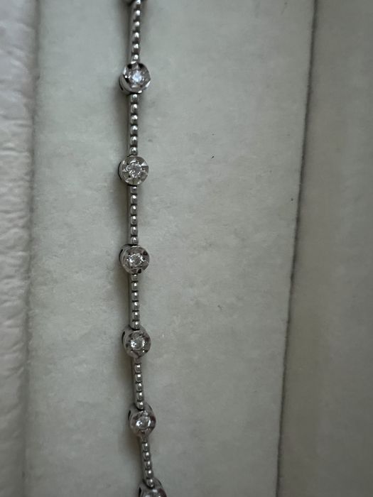 Гривна с диаманти