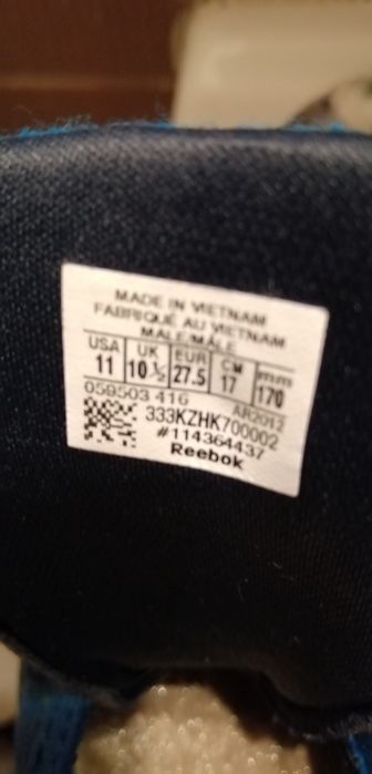 Кецове за момиче, модерни, запазени, с цип и връзки.