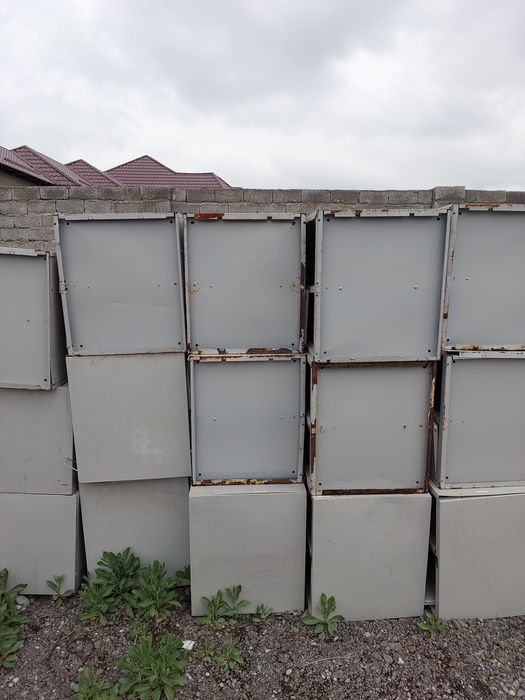 Продам  железные шкафы