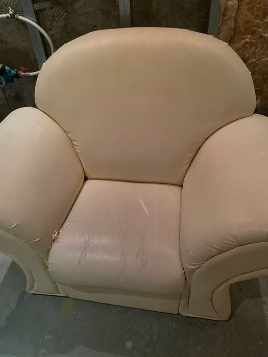 Кресло кожзам б/у