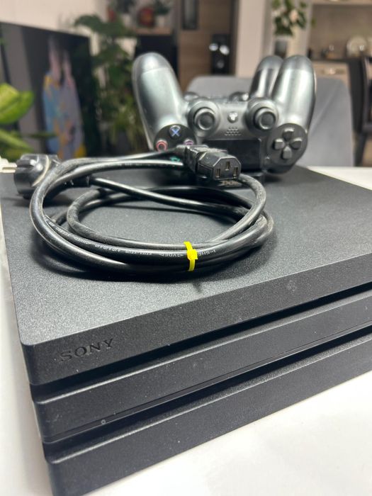Ps4 pro 1T.