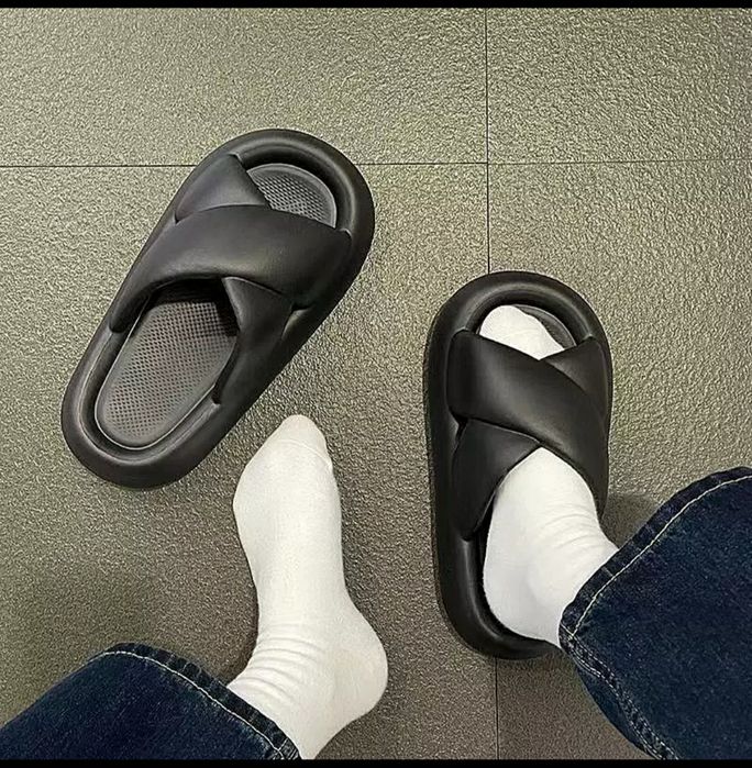 Уй учун жуфтликлар учун шиппаклар