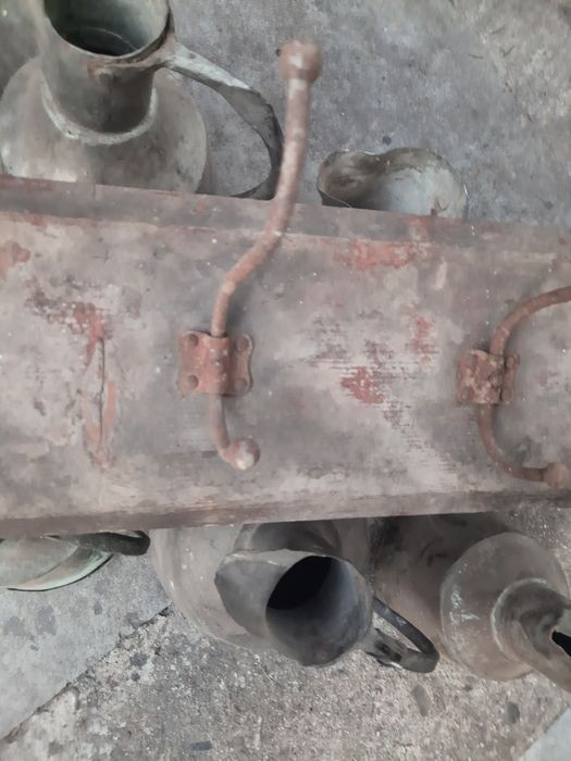 Стара дървена закачалка