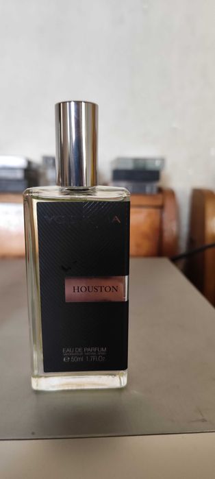 Продават се и двата парфюма за 70 лв по 35 е един