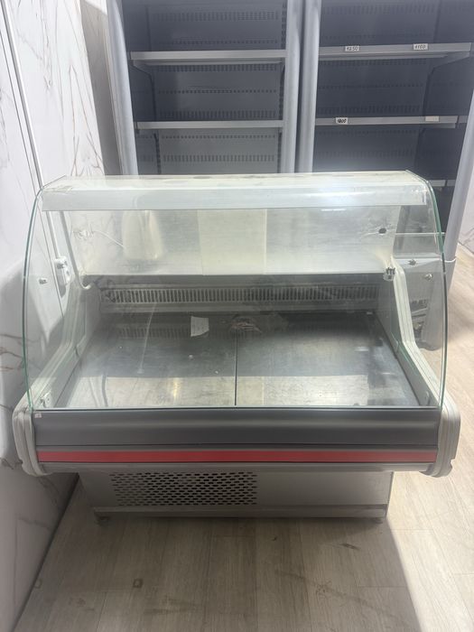 Продам ветринный холодильник