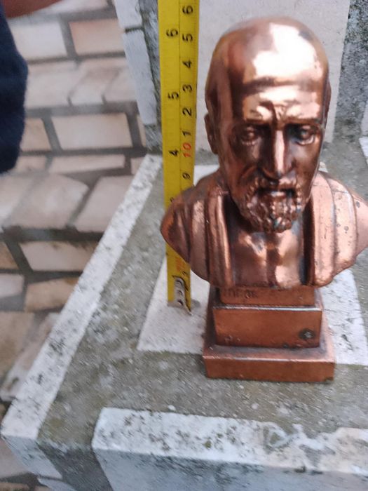 Бюст на Хипоктат