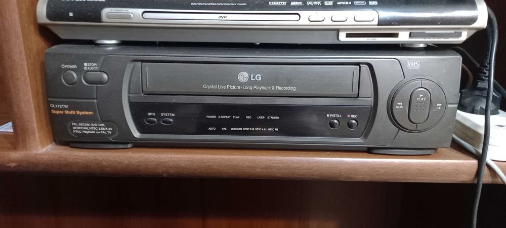 Видеомагнитофон LG