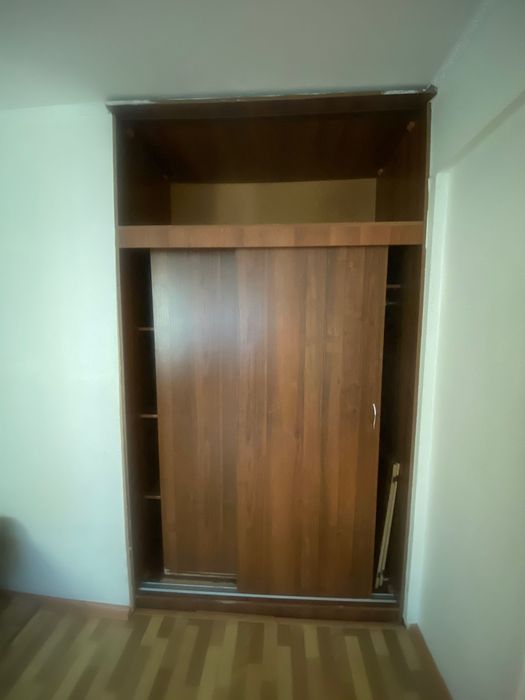 Продам двери, шкафы, прихожая