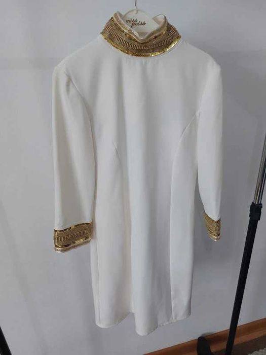 Rochie albă cu aurie