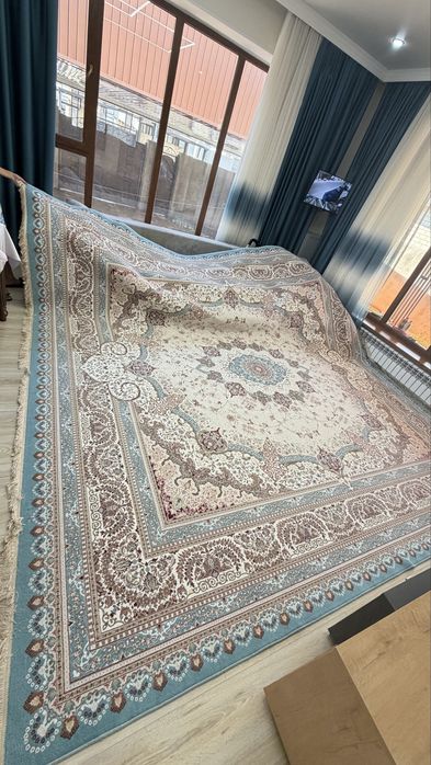 Продам ковер в хорошем состаяний