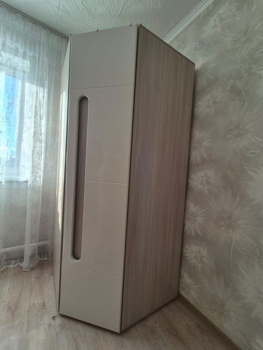 Шкаф угловой        .