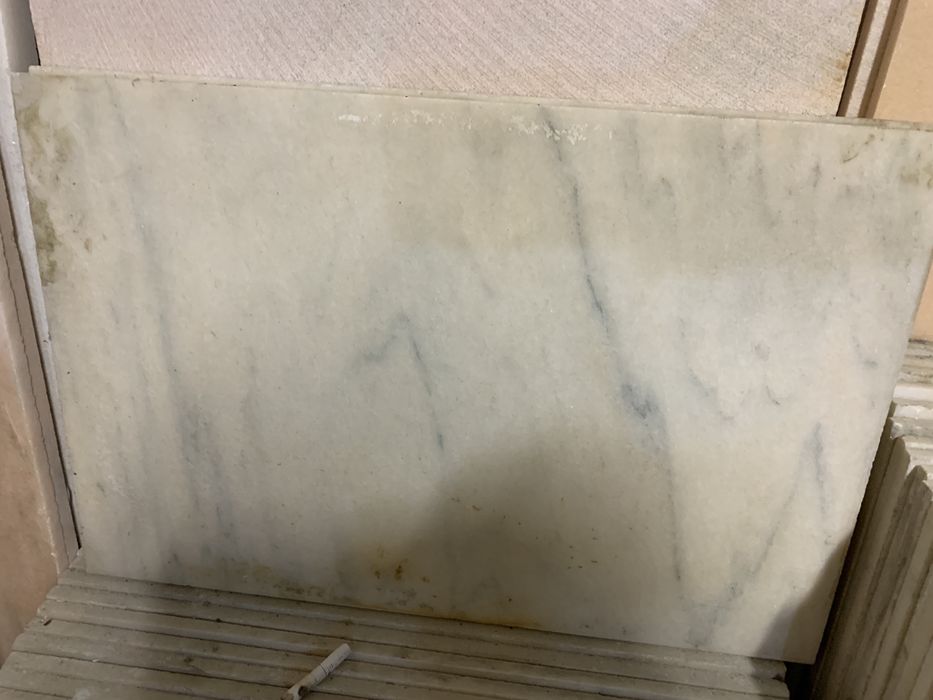 Marmura Ruschita Roz cu venaturi negre negre