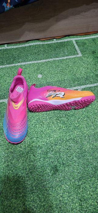 Продавам нови неизползвани стоножки Puma Future