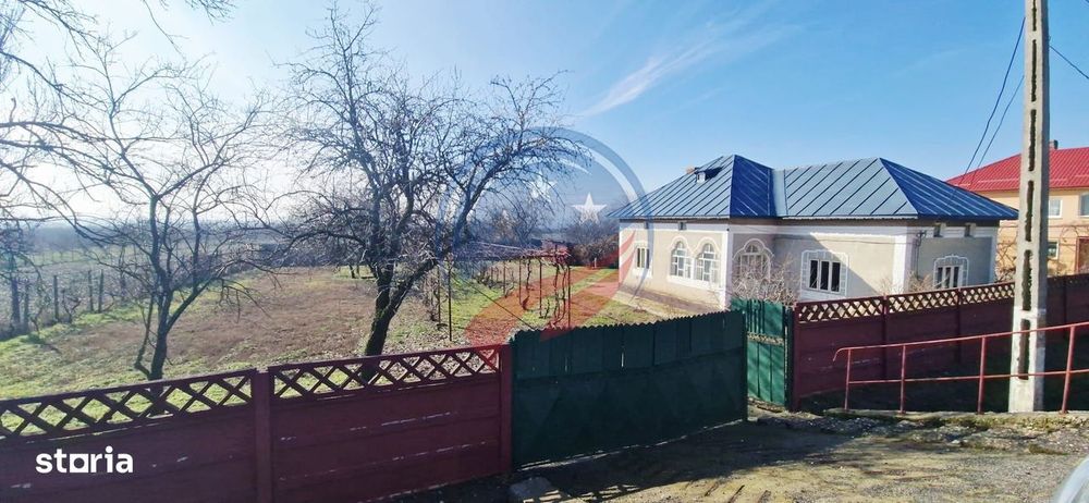 Casa Bradesti  teren  intravilan 7952 mp  deschidere 33 m la DE 70