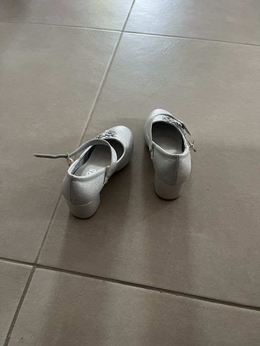 Pantofi de ocazie fetite, marimea 28.