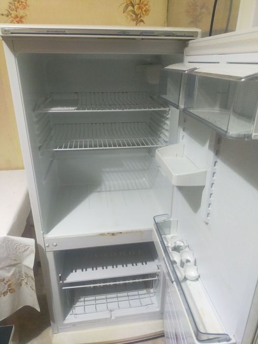 Продам холодильник двухкамерный