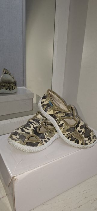 Детский сандалик