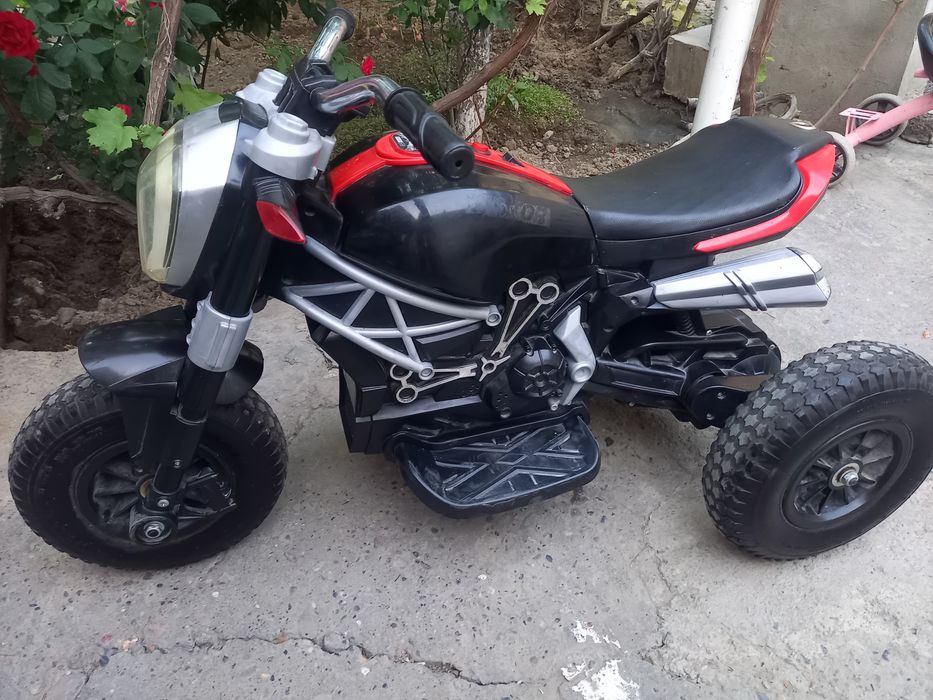 Bolalar mototsikli velosipedlari sotiladi