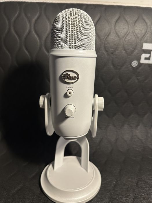 USB микрофон Blue Yeti (Whiteout / Бял) – Отлично състояние