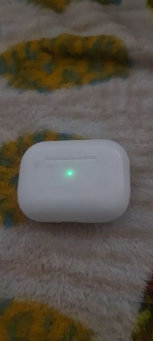 Продам airpods оригина торг есть