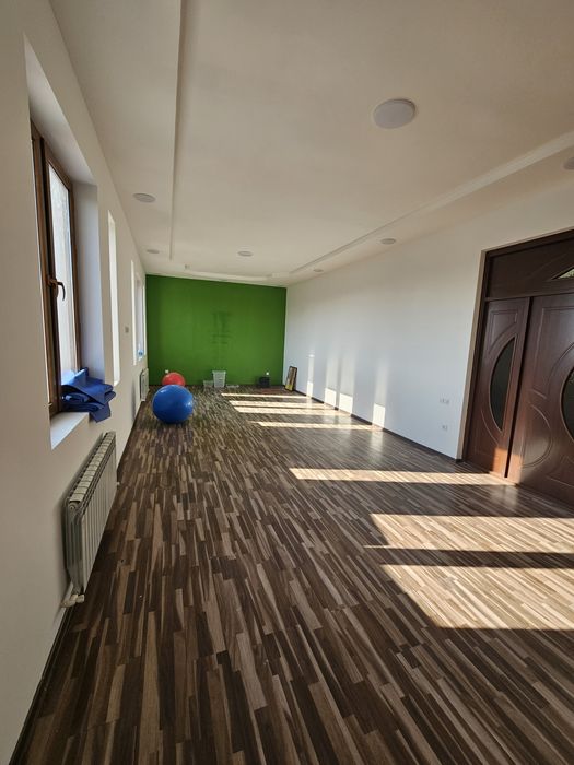 Кибрай марказида 4 қаватли янги нотурар бино сотилади.