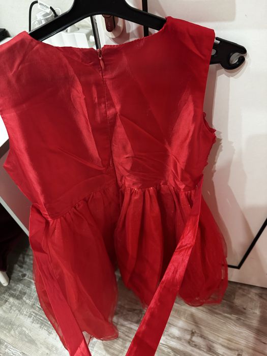 Детска червена рокля