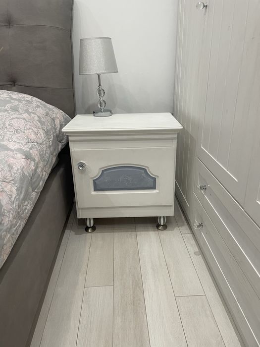 Нощни шкафчета масивно дърво