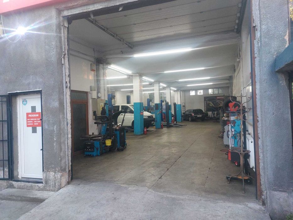 Hala 350m, Service auto