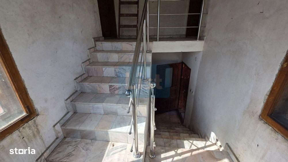 Casa 8 camere + Teren 441 mp, Central