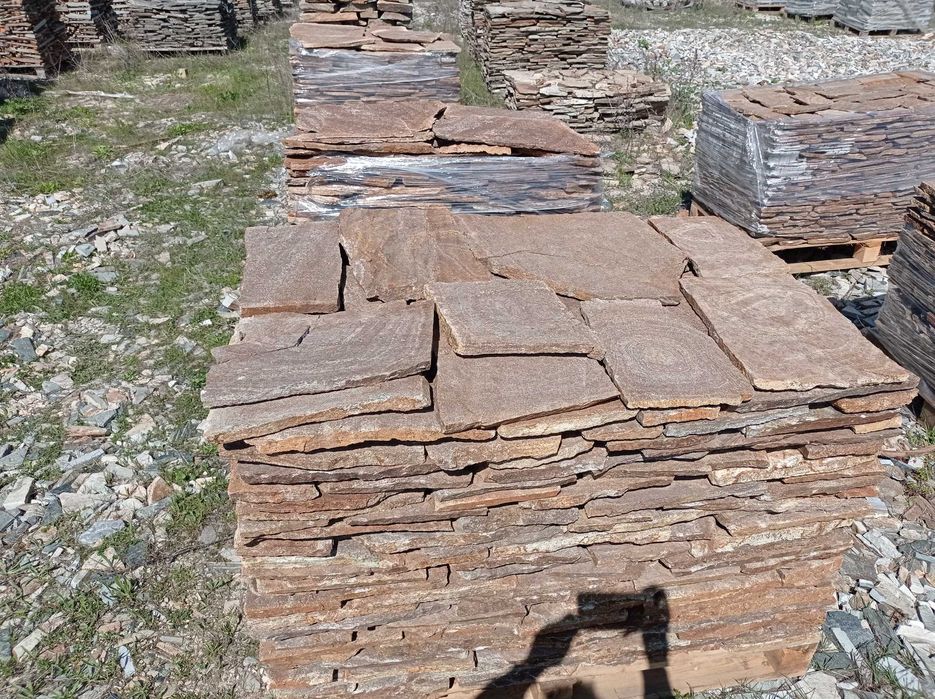 Кафяв камък-гнайс меча кожа за под