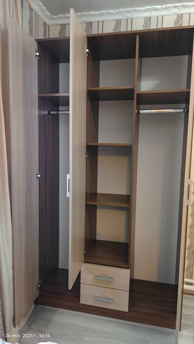 Шкаф спальный Трио