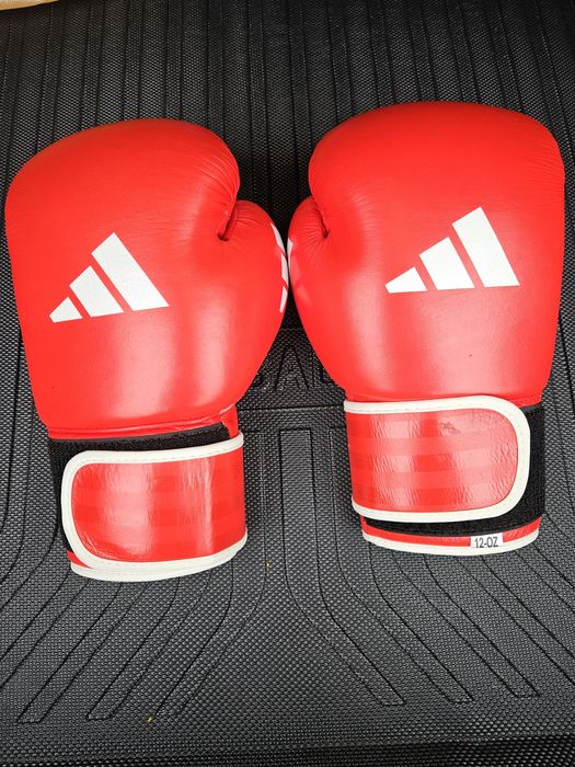 Боксерские перчатки