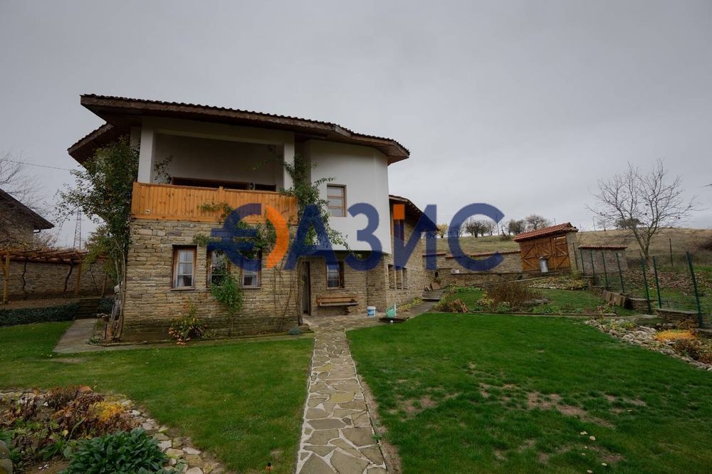 Вила в подножието на Балкана в с. Медвен, Сливен, България, 310 м2