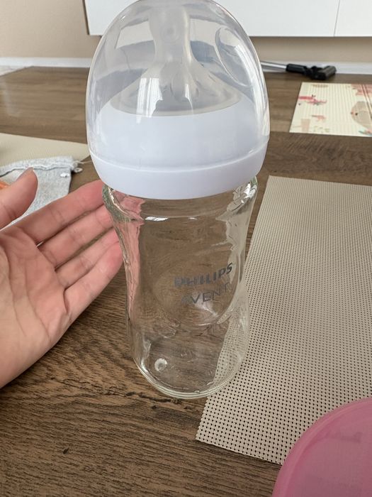 Бебешки шишета и принадлежности