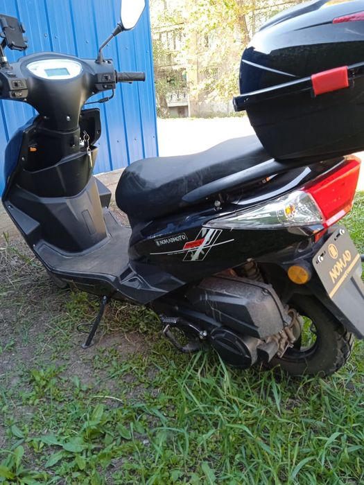 Мопед. Черного цвета