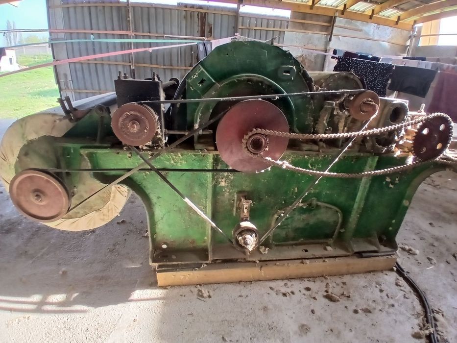 Ўртачирчиқ туманида Пахта титиш аппарати сотилади.