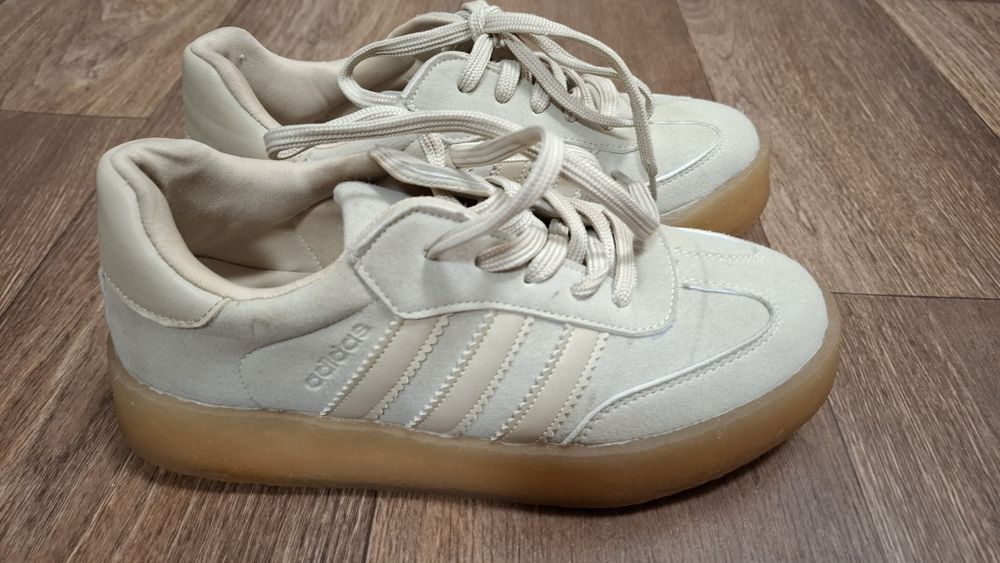 Две пары кроссовок за 4000. 36р