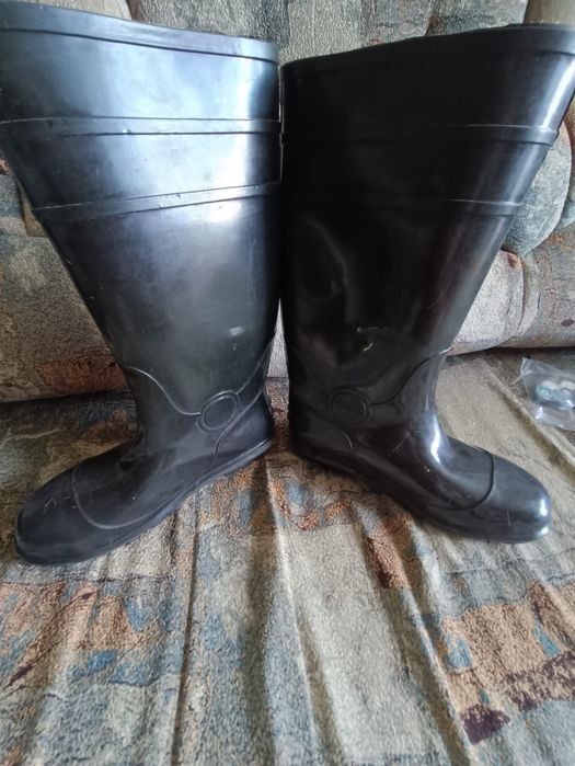 Продам резиновые сапоги