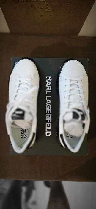 Vând Karl lagerfeld