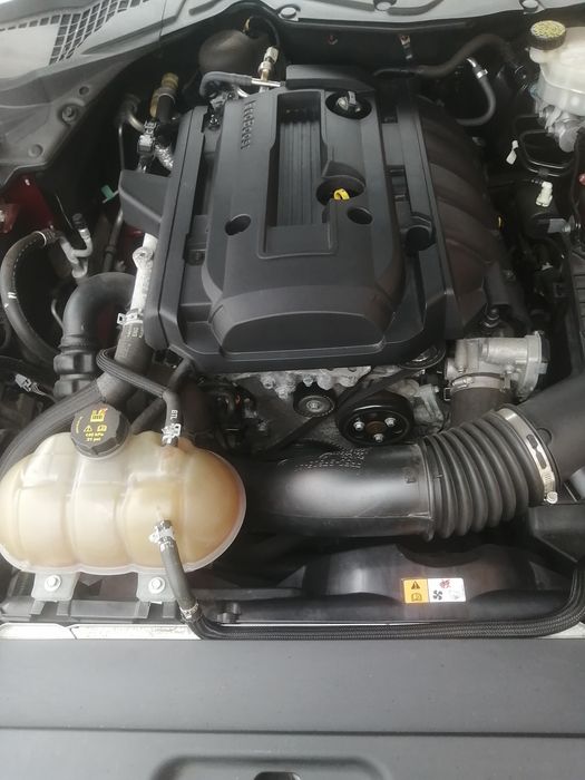 Vând ford mustang 2.3 pret 14950 euro