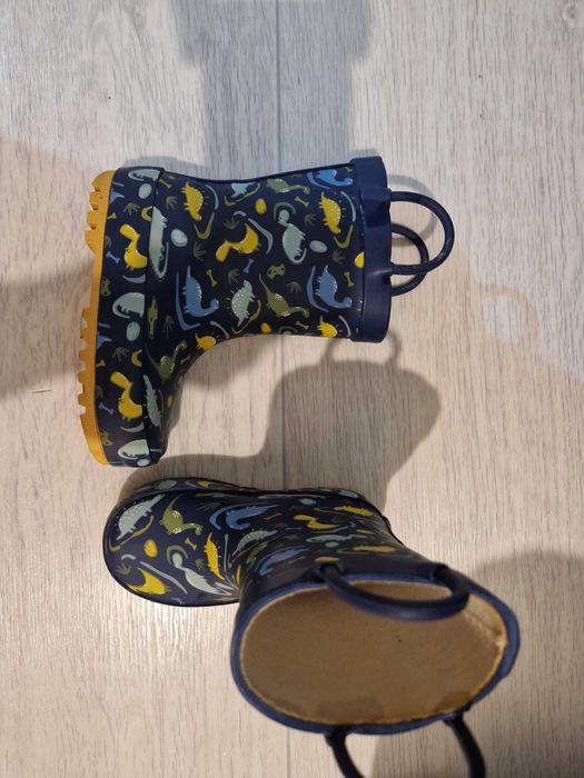 Продам детские сапожки на мальчика