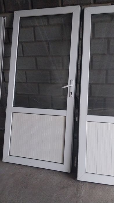 Продаются пластиковые двери